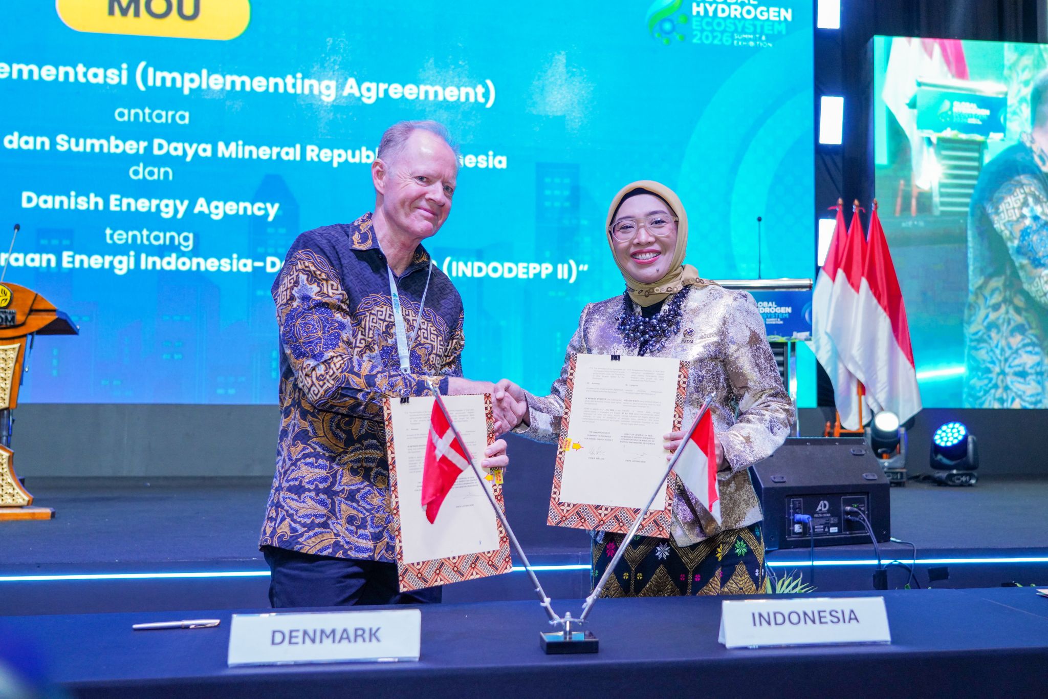 Denmark's Ambassador Sten Frimodt Nielsen and Director General Eniya Listiani Dewi exchange the signed INDODEPP II implementing agreement in Jakarta